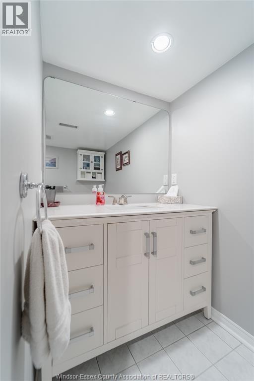 1049 BUCKINGHAM ROAD - 20