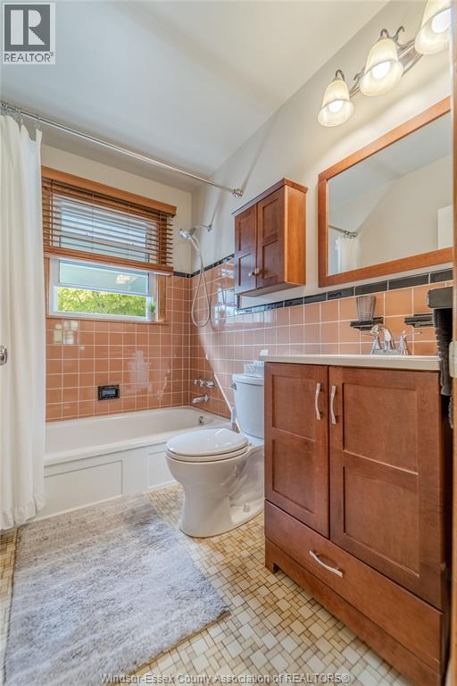 1049 BUCKINGHAM ROAD - 24