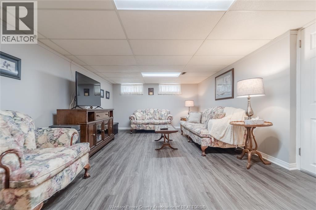1049 BUCKINGHAM ROAD - 27