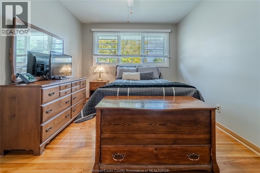 1049 BUCKINGHAM ROAD - 16