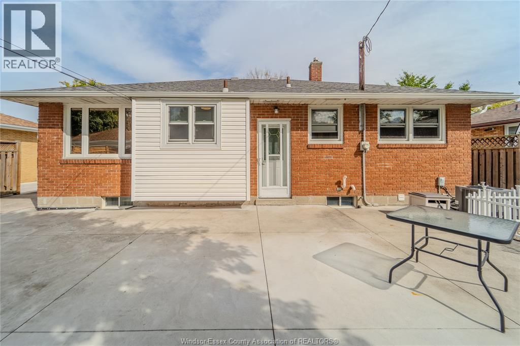 1049 BUCKINGHAM ROAD - 34