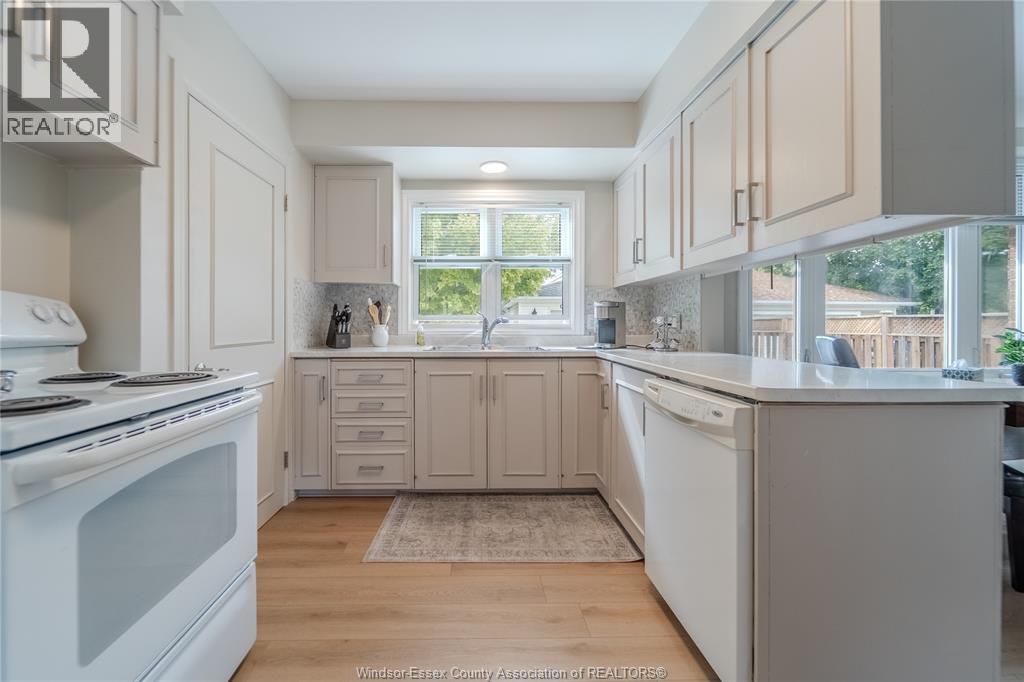 1049 BUCKINGHAM ROAD - 13