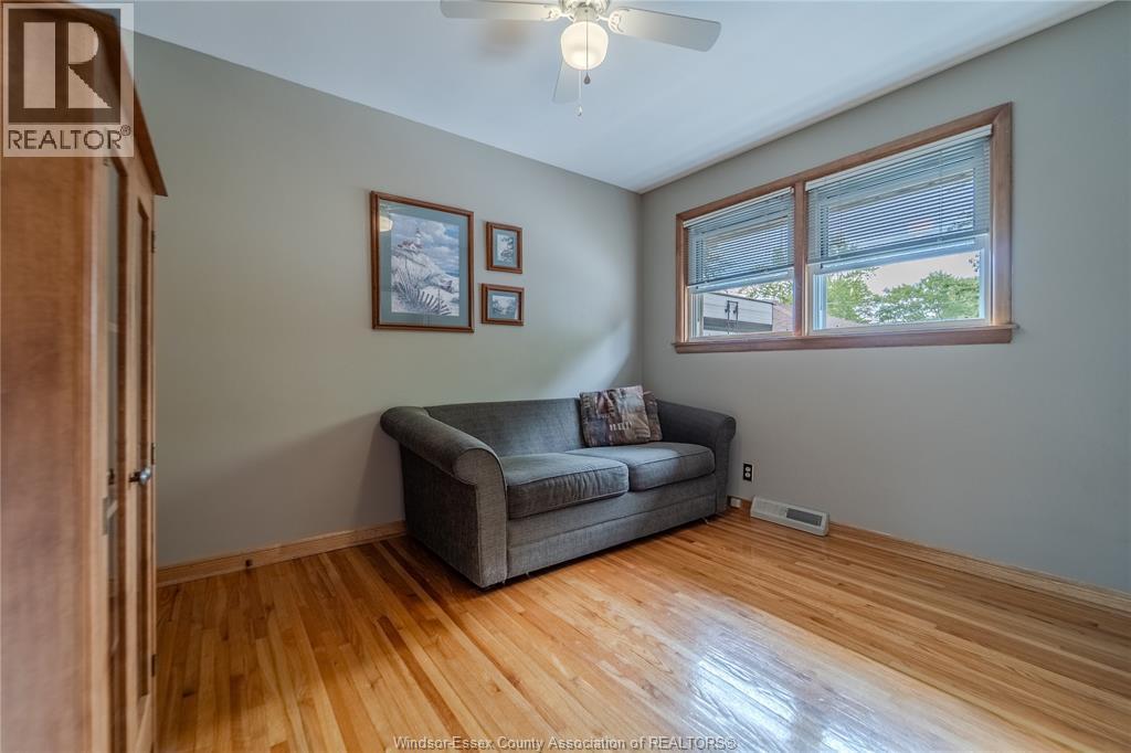 1049 BUCKINGHAM ROAD - 21