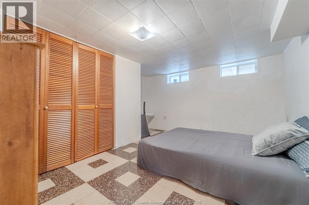 1049 BUCKINGHAM ROAD - 29
