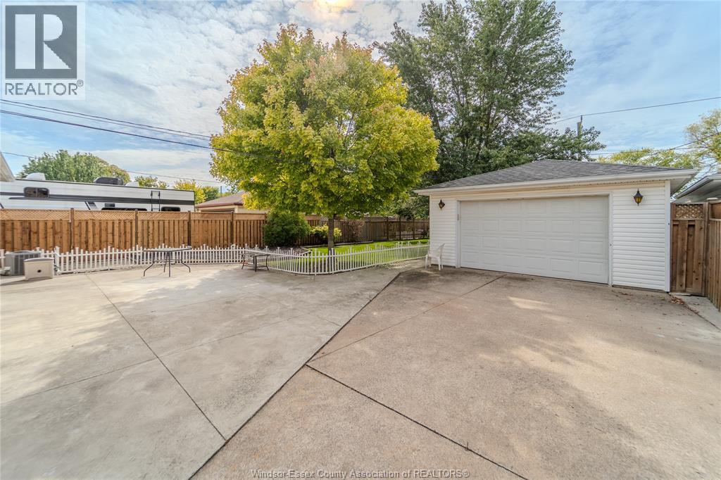 1049 BUCKINGHAM ROAD - 35