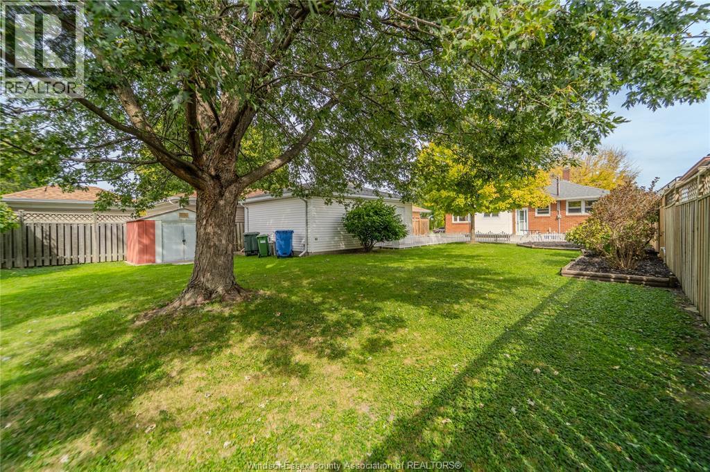 1049 BUCKINGHAM ROAD - 41