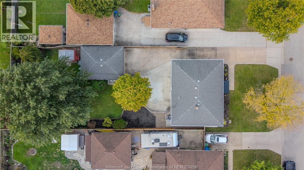 1049 BUCKINGHAM ROAD - 48