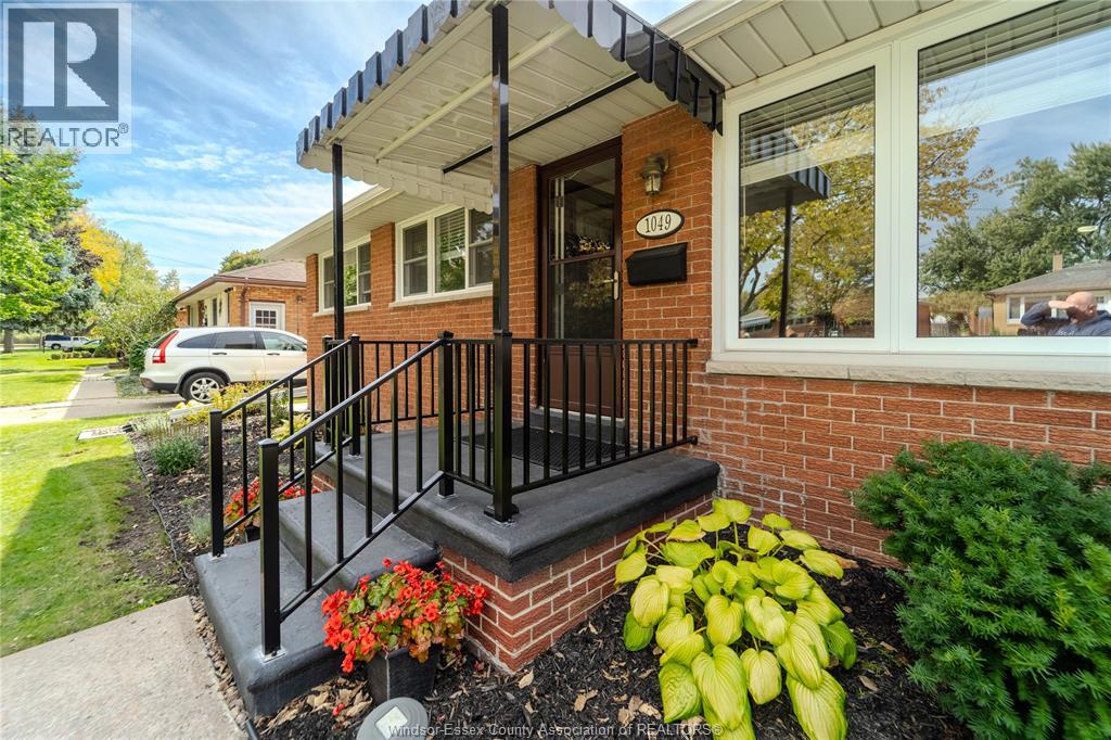 1049 BUCKINGHAM ROAD - 45