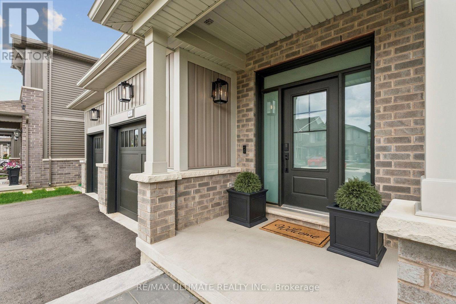 49 BLACKBIRD WAY, Hamilton (Mount Hope) — photo 3