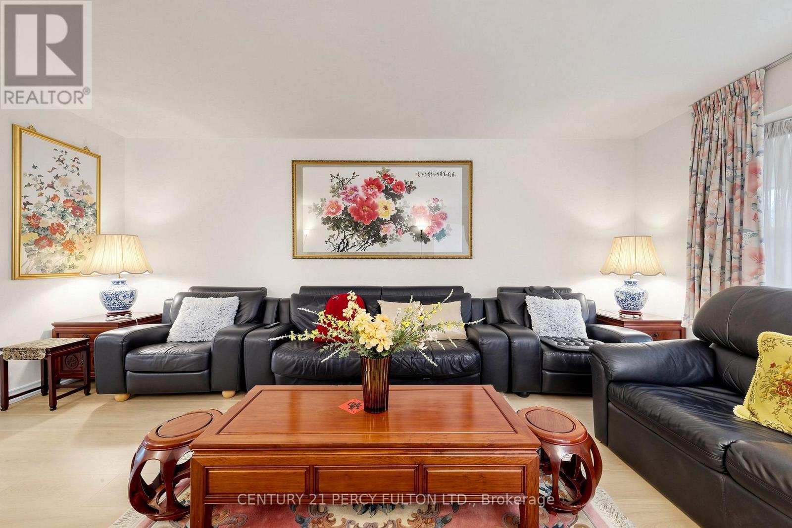 20 Zircon Court, Toronto, ON photo 6