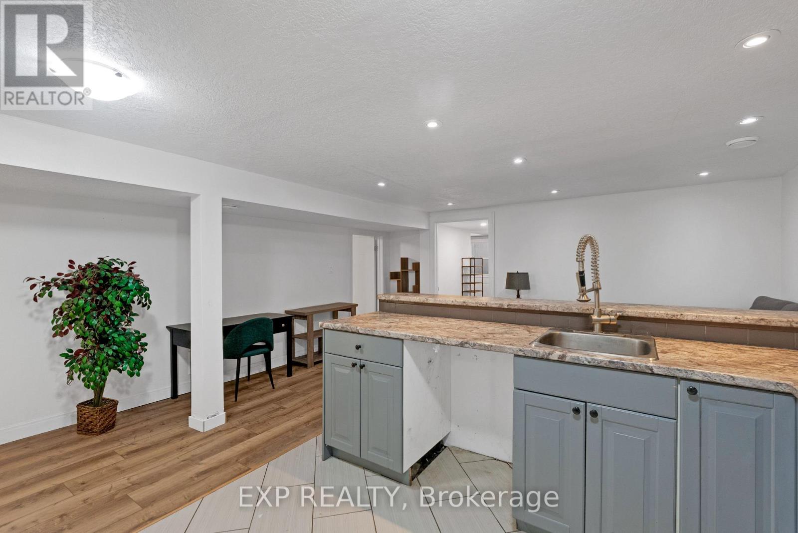 143 Albert Street West — photo 44