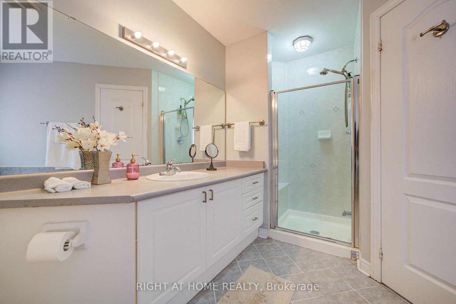 81 Old Colony Road, Richmond Hill, ON photo 24