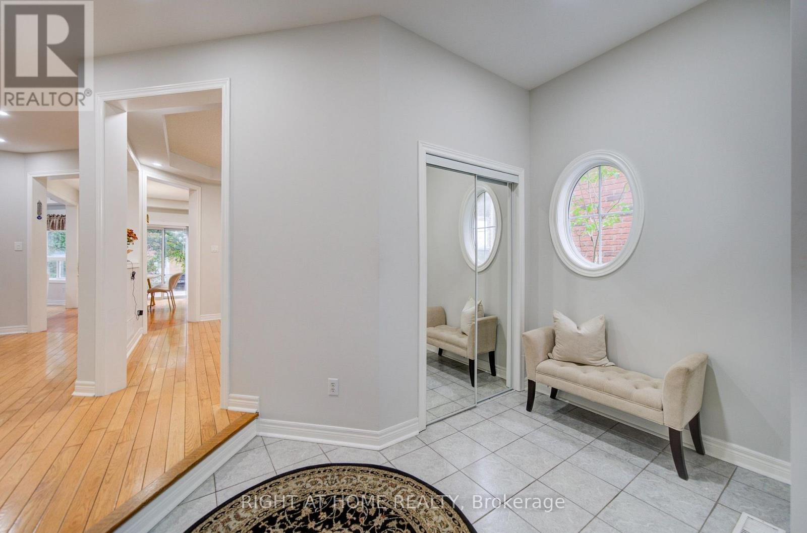 81 Old Colony Road, Richmond Hill, ON photo 3