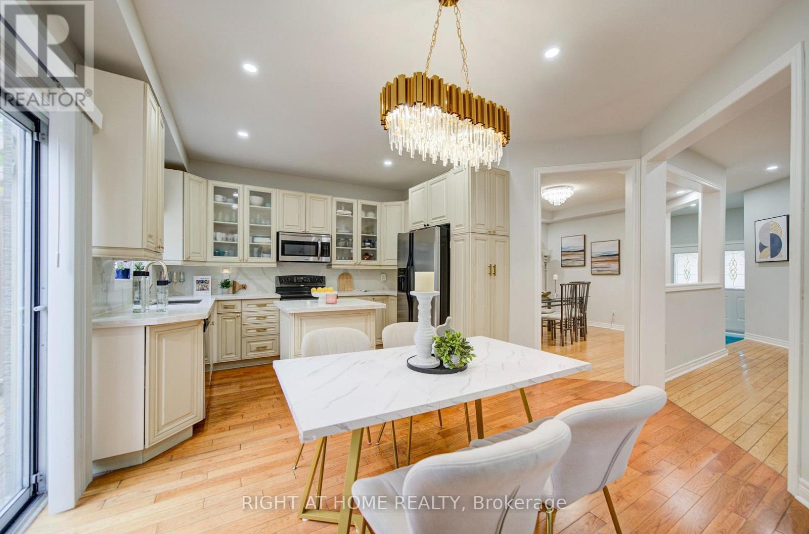 81 Old Colony Road, Richmond Hill, ON photo 8