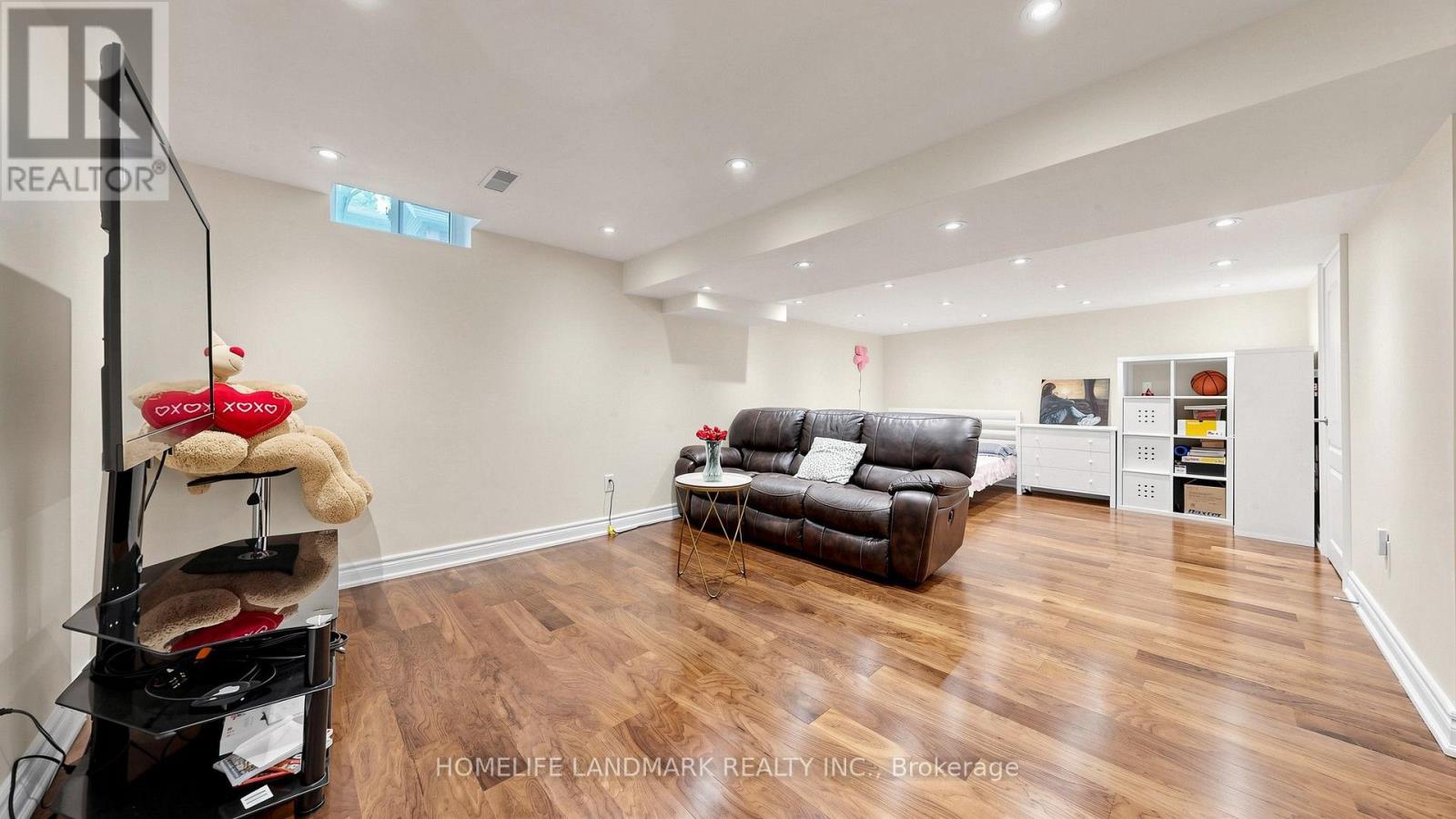 4 Bishop Crescent, Markham, ON photo 22