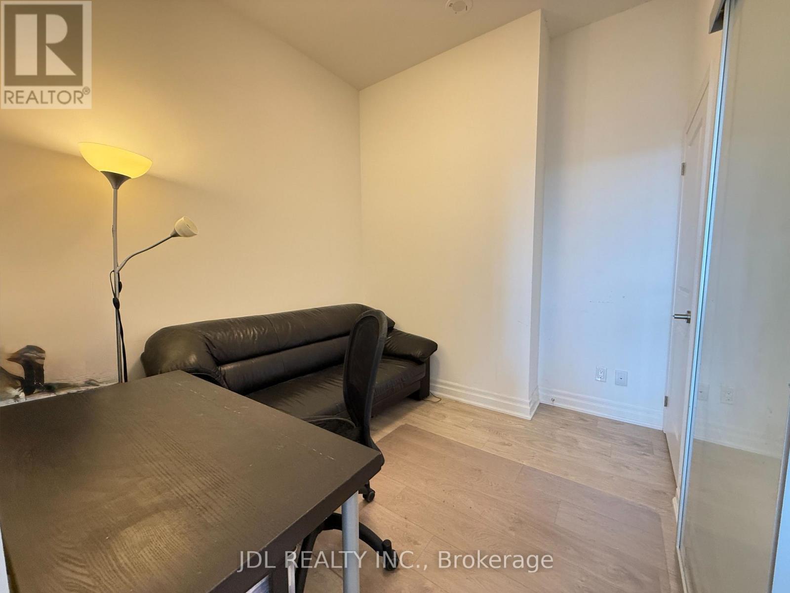 18 Rouge Valley Drive West — photo 12