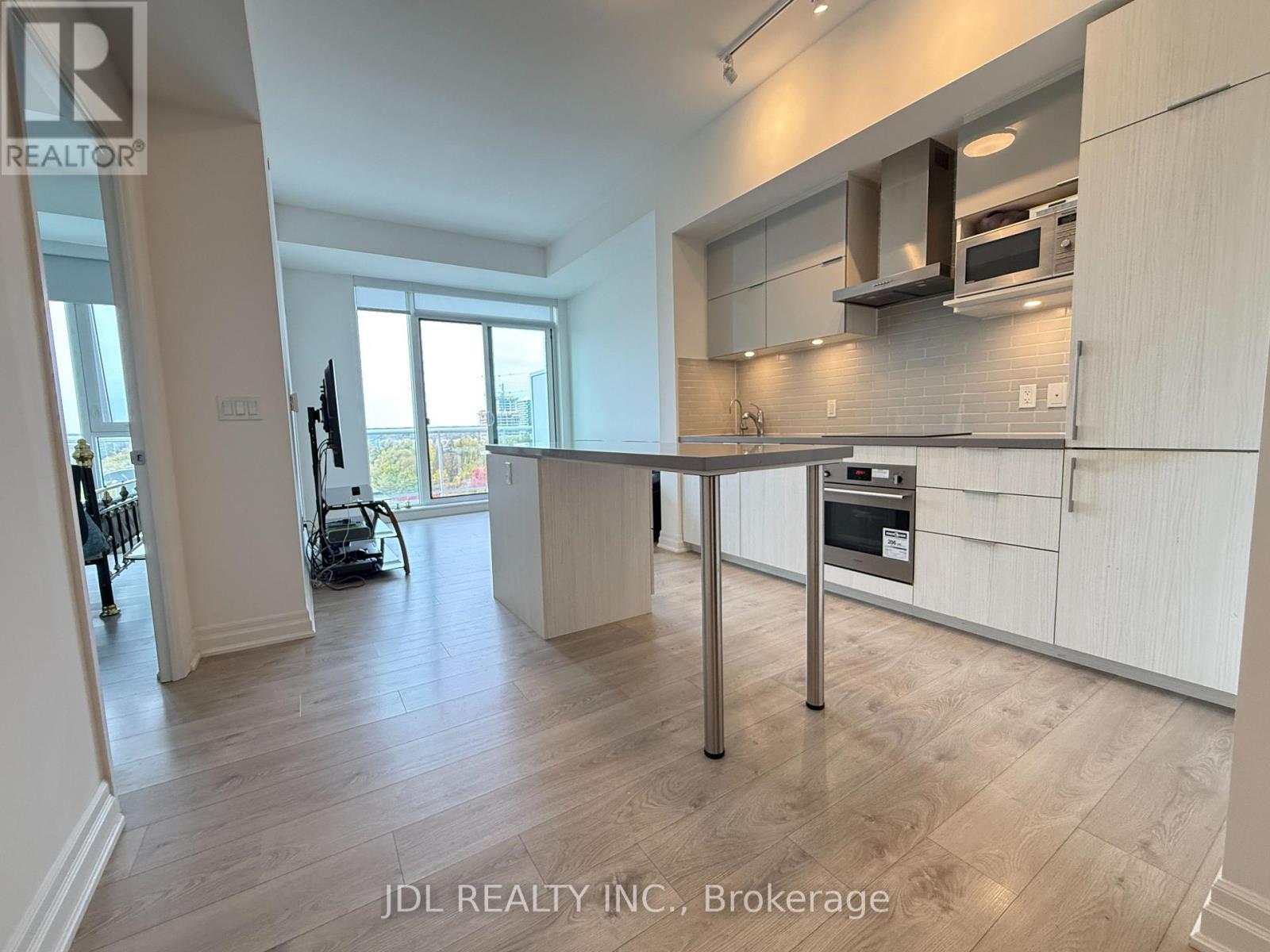 18 Rouge Valley Drive West — photo 4