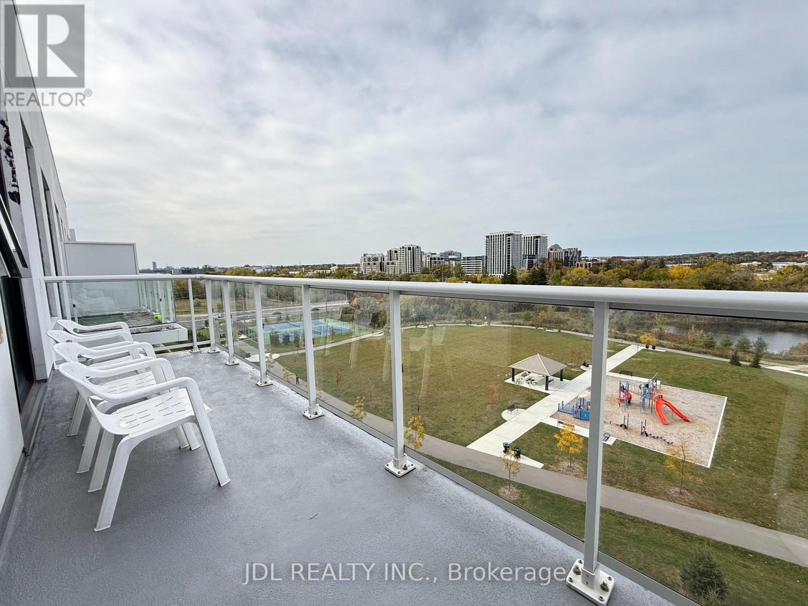 18 Rouge Valley Drive West — photo 8