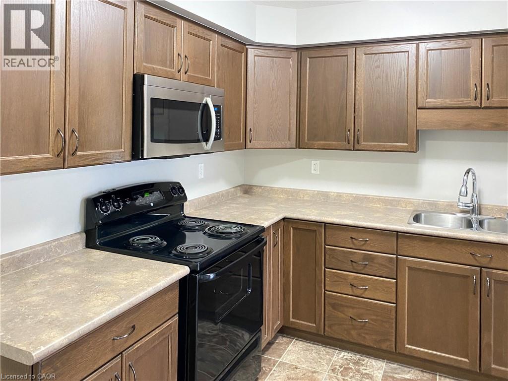 7 UPPER MERCER Street Unit# M48, Kitchener — photo 5