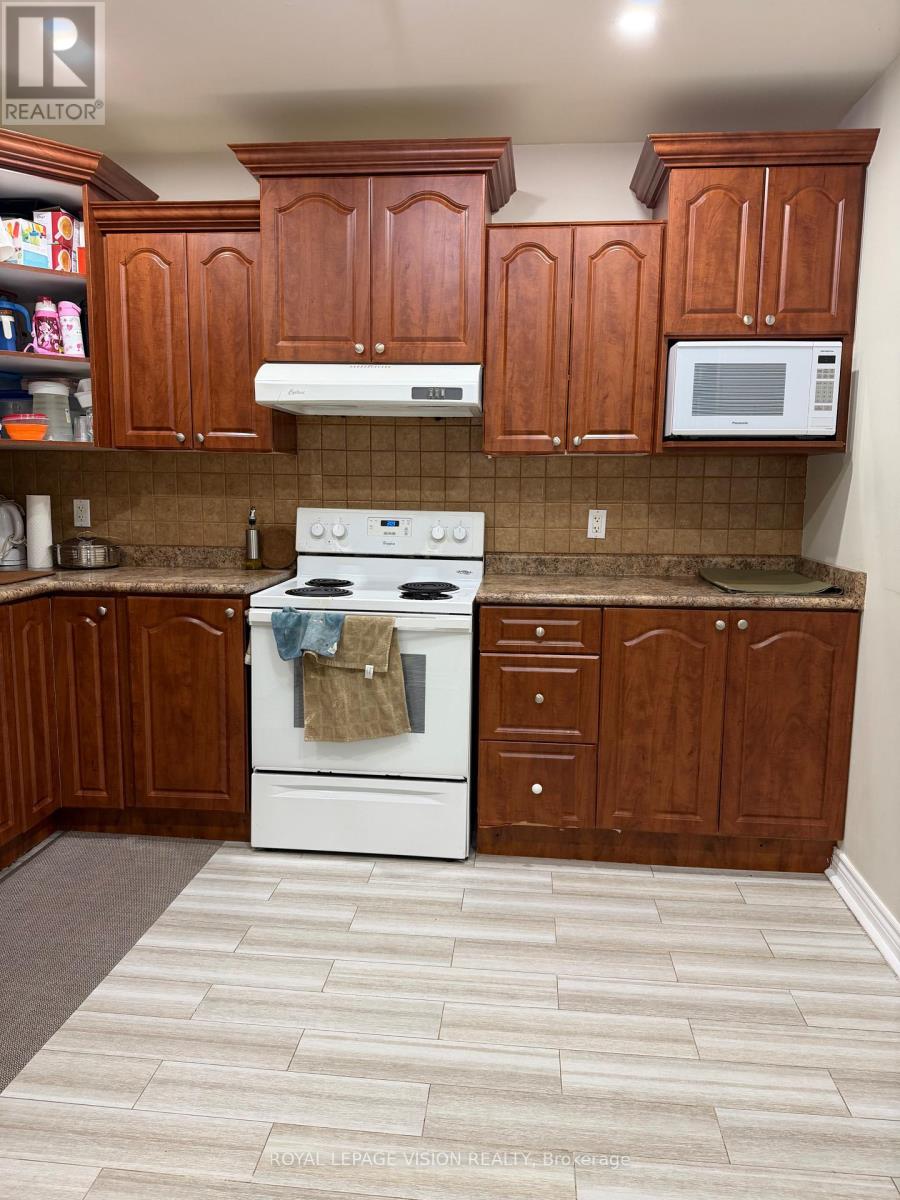 BASEMENT - 25 PAR AVENUE, Toronto (Woburn)