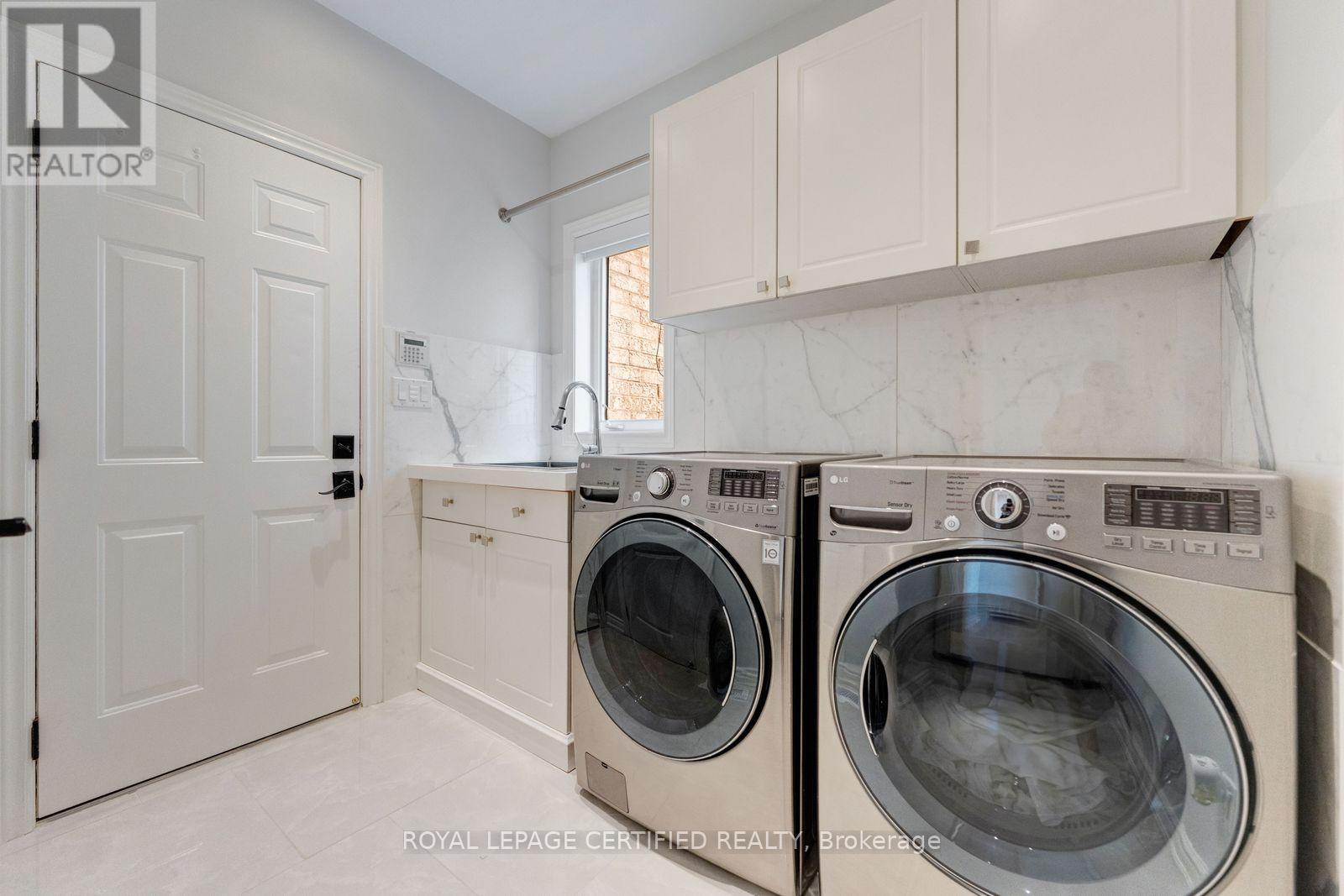 2479 Bon Echo Drive — photo 14