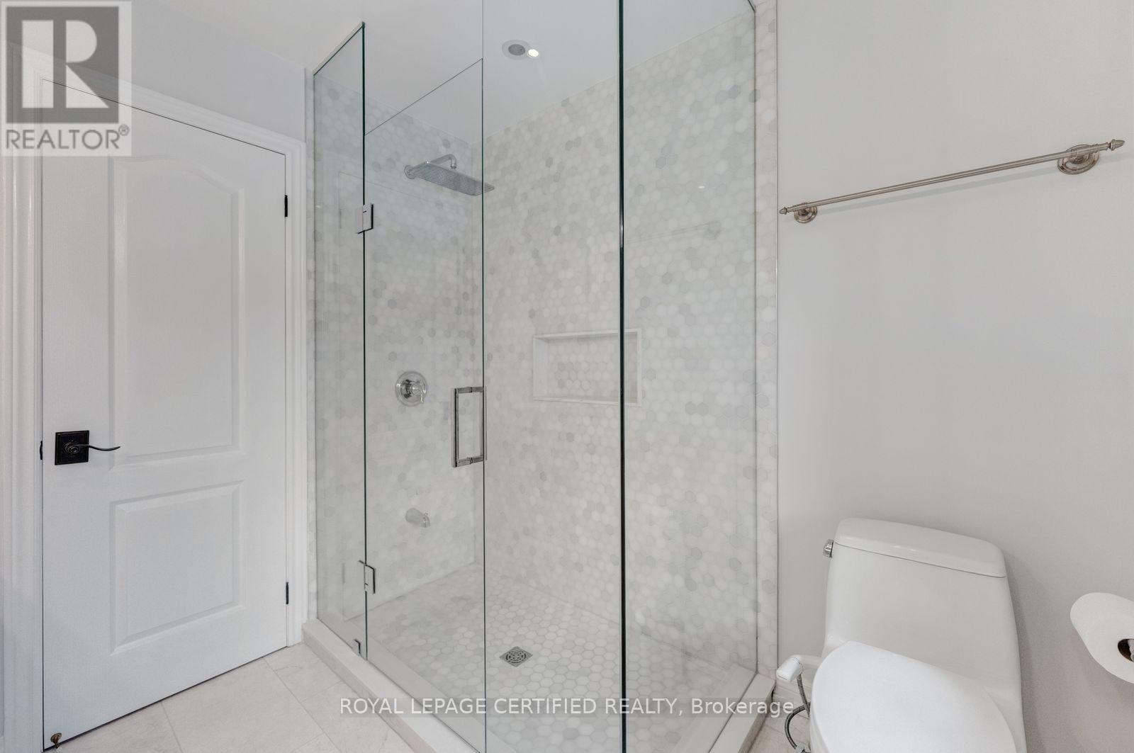 2479 Bon Echo Drive — photo 21