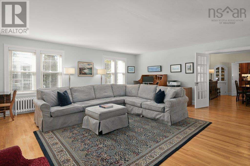 1951 Parkwood Terrace - 12