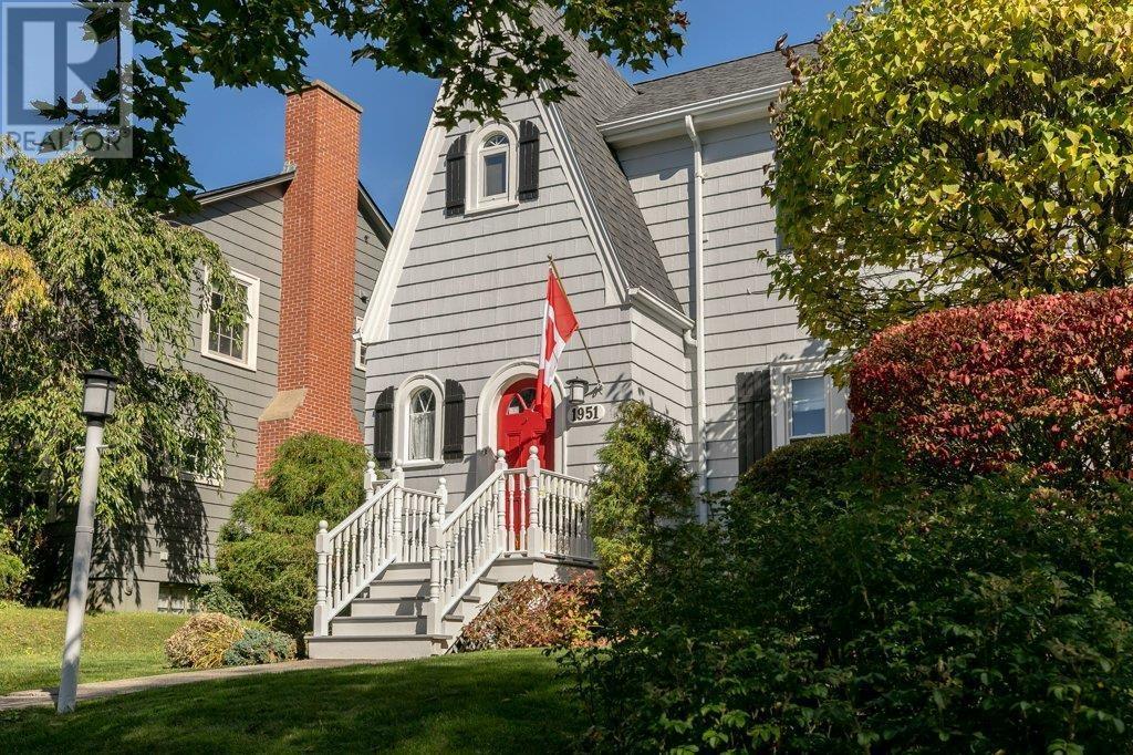 1951 Parkwood Terrace - 2