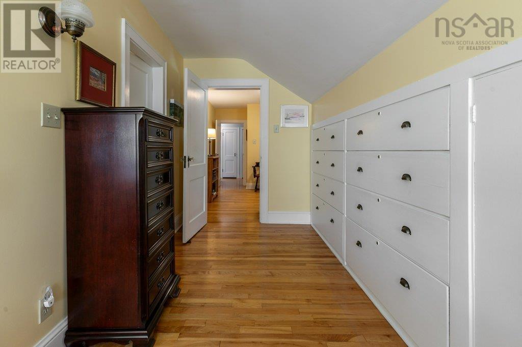 1951 Parkwood Terrace - 25