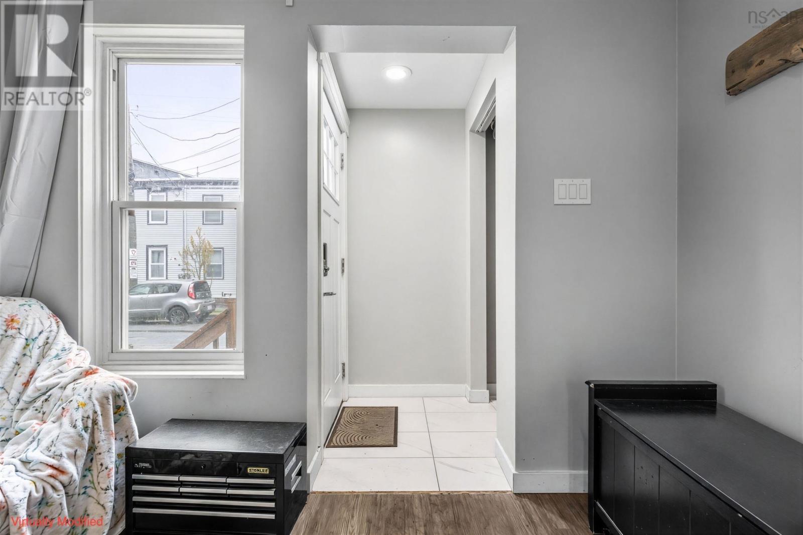 #1 2093 Creighton Street - 3