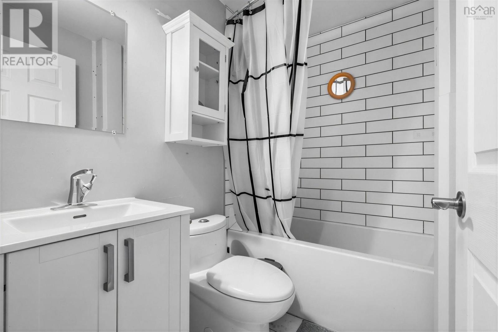 #1 2093 Creighton Street - 11