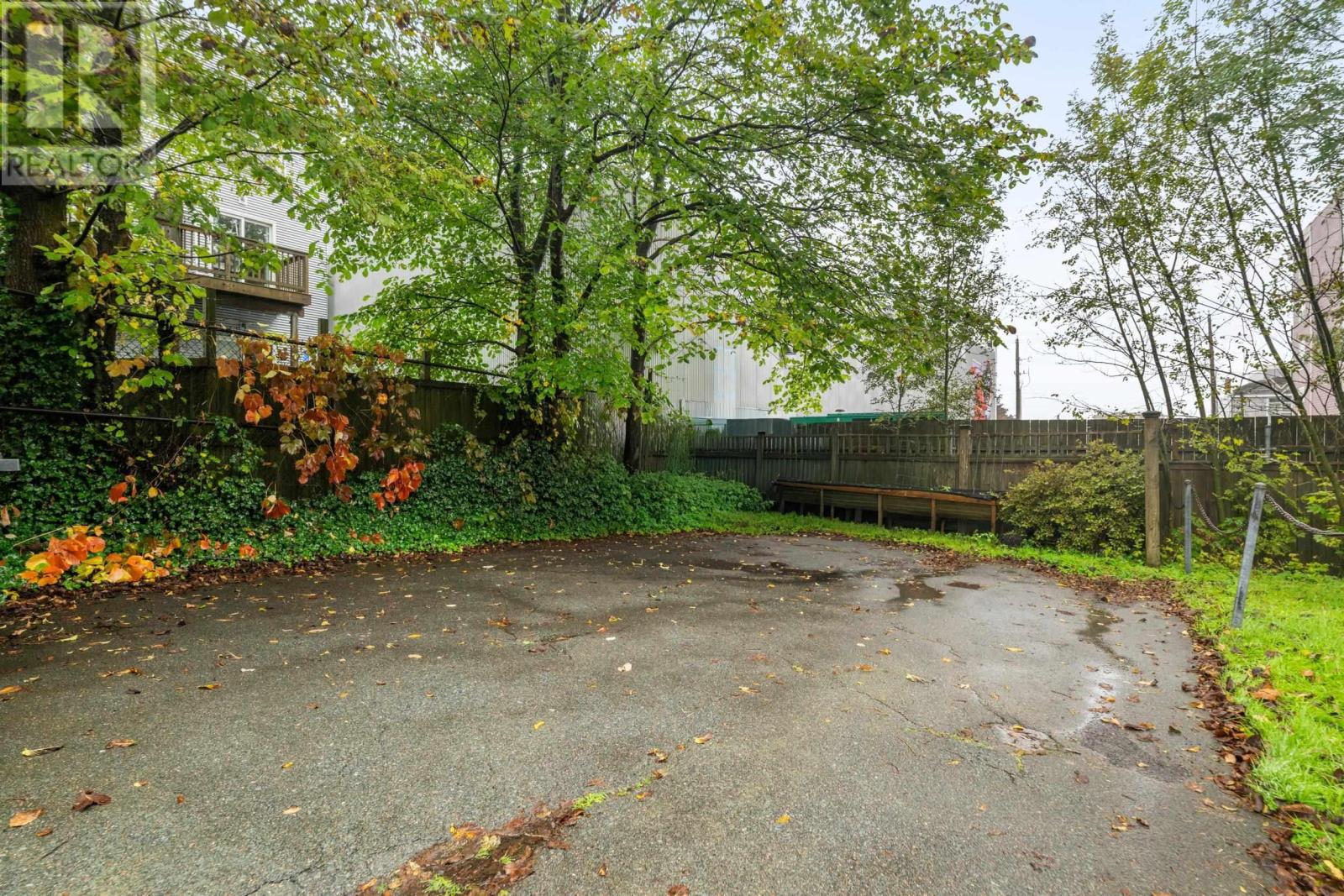#1 2093 Creighton Street - 15