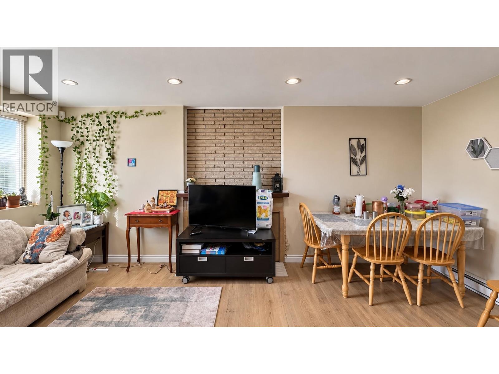 Photo of 7590 FRASER STREET 24