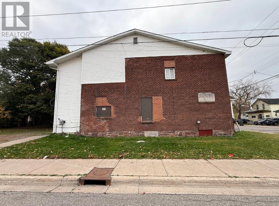 104 Albert St E — photo 4