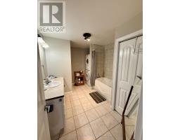 1041 Holiday Park Drive, Bracebridge, ON P1L1W9 Photo 10