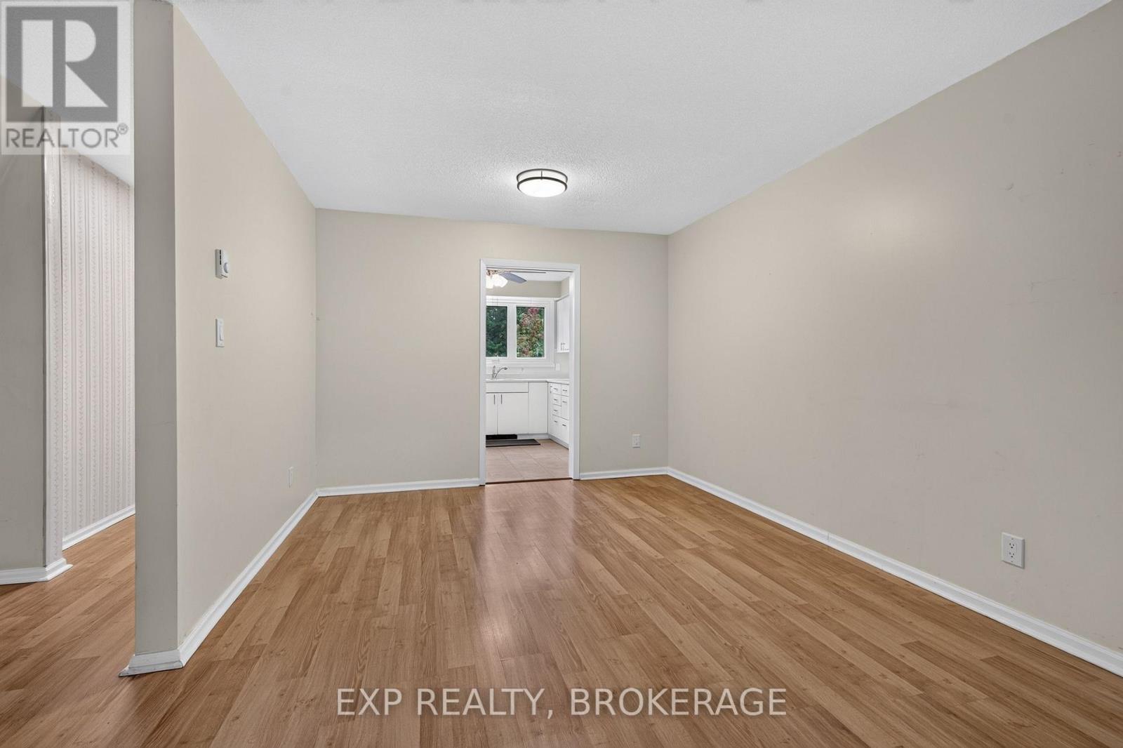 115 Wright Crescent — photo 11