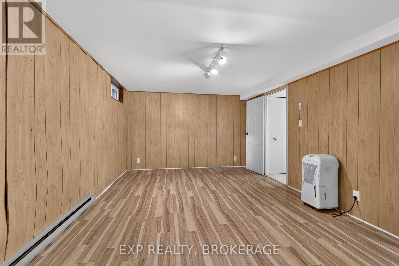 115 Wright Crescent — photo 31