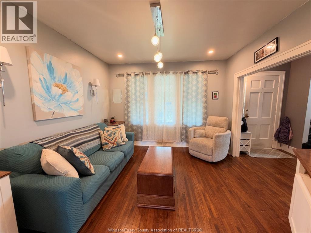 1508 Gladstone Avenue — photo 3