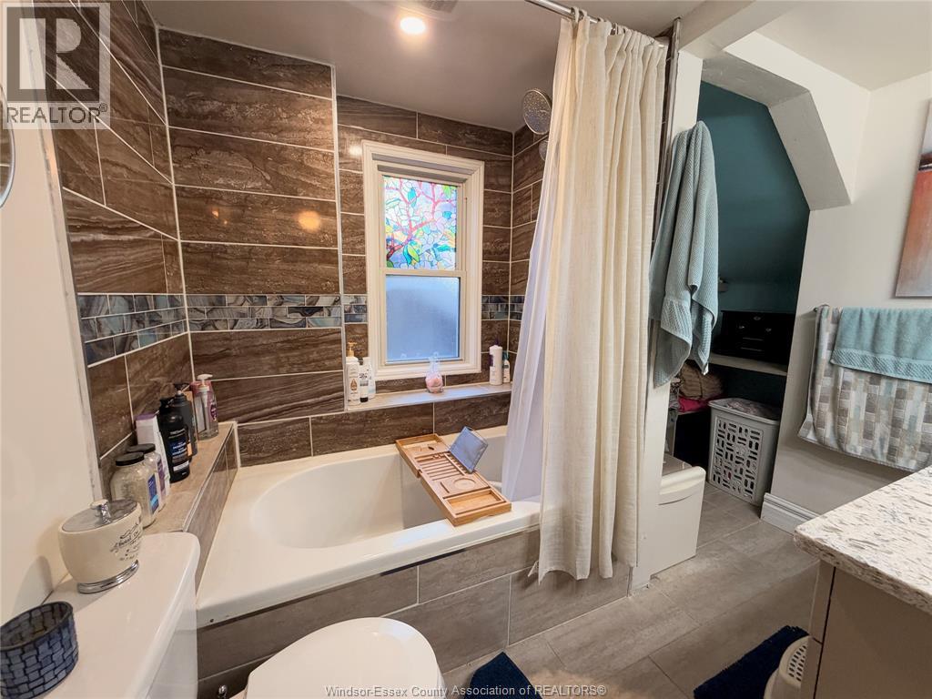 1508 Gladstone Avenue — photo 15
