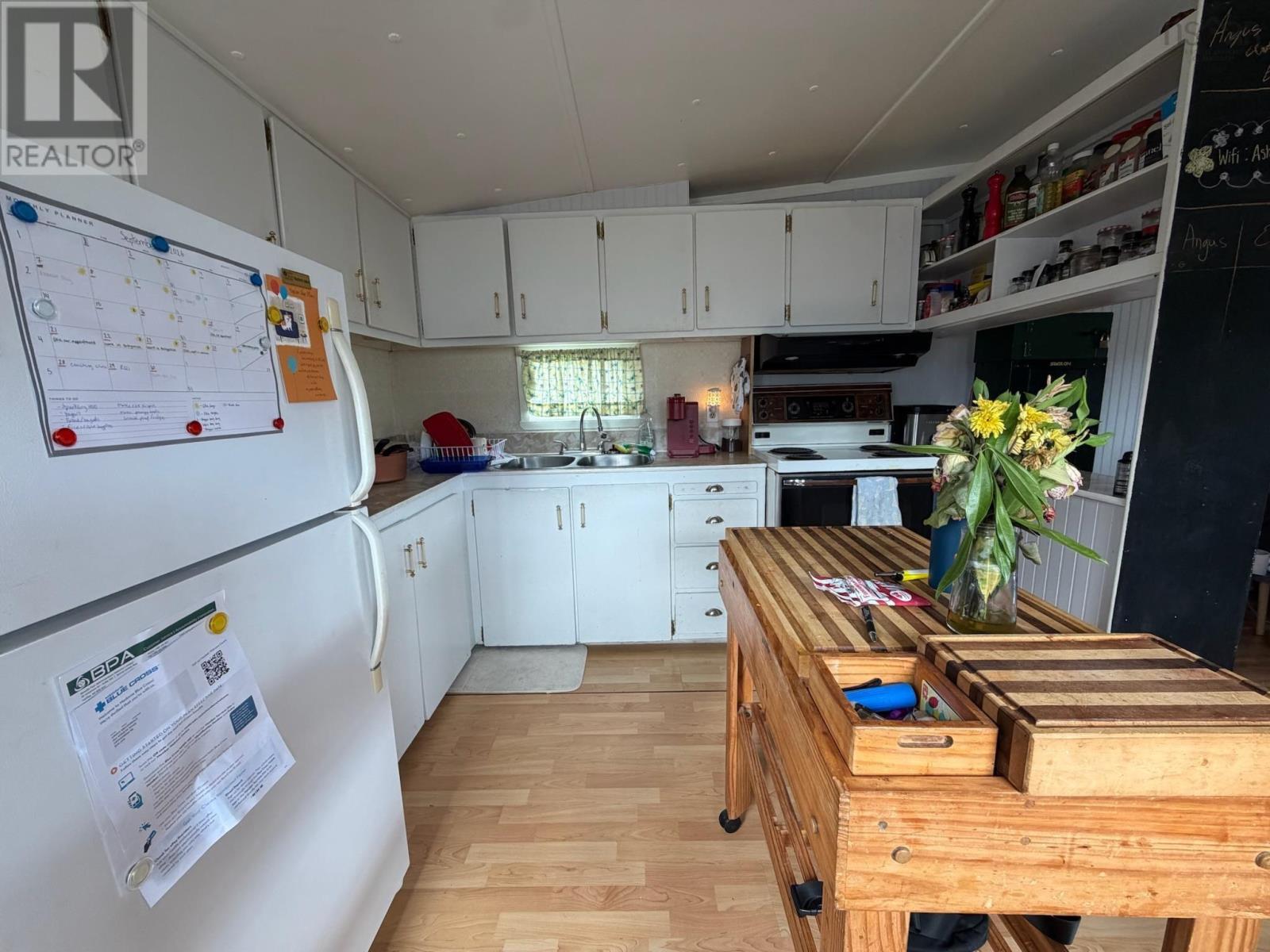 4 LeMarquis Drive - 12