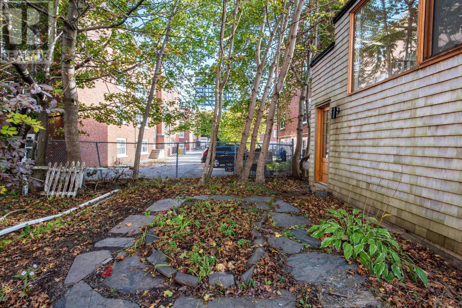 1951 Vernon Street - 33