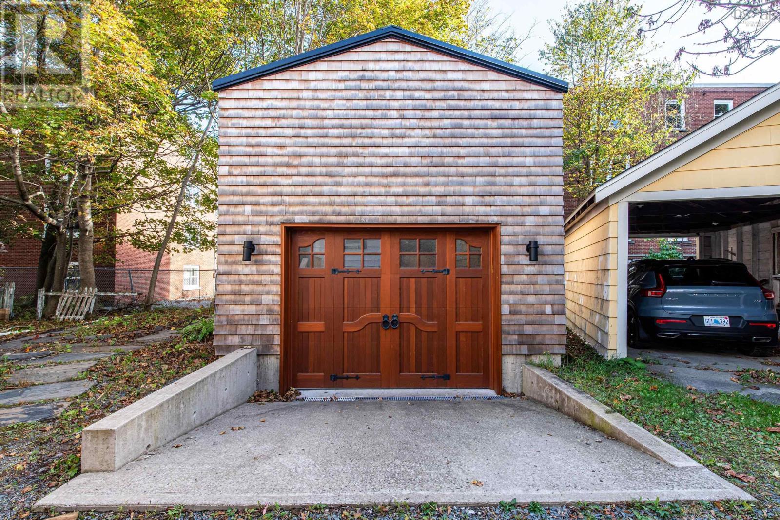 1951 Vernon Street - 30
