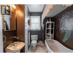 438 Emmeline Street, Petrolia, ON N0N1R0 Photo 13