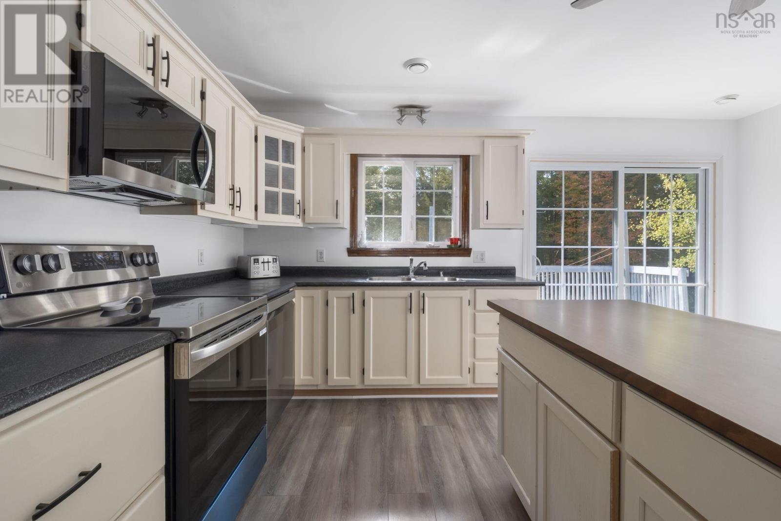 696 Summit Ridge Road - 10