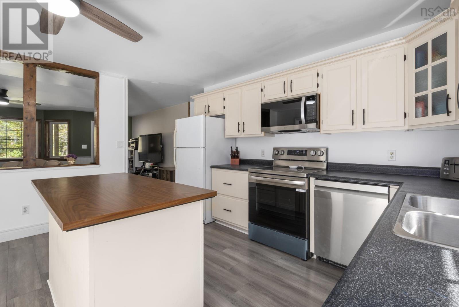 696 Summit Ridge Road - 13