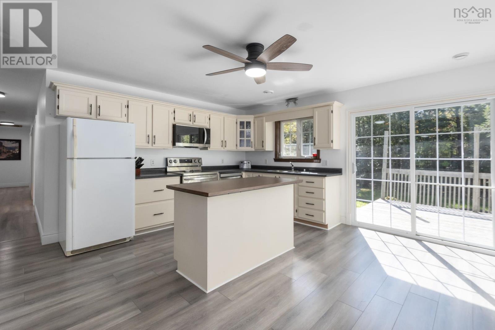 696 Summit Ridge Road - 15
