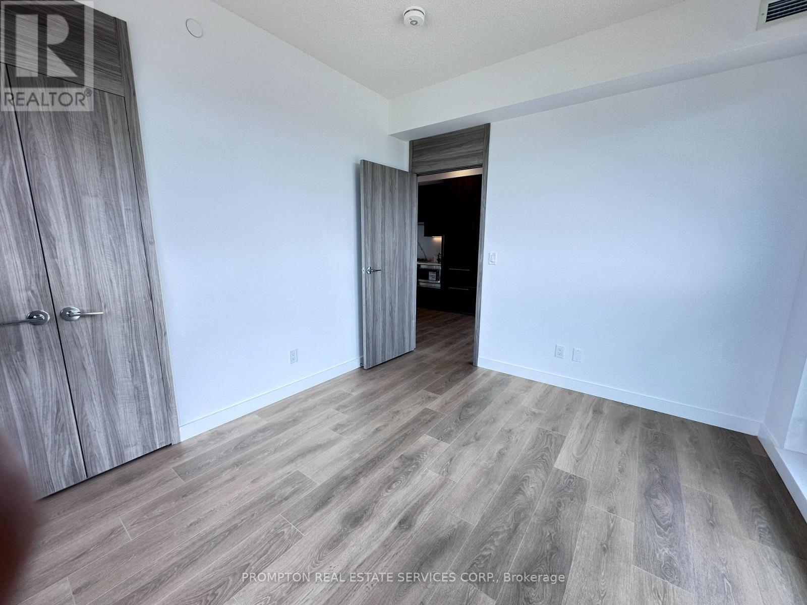 18 Esther Shiner Boulevard — photo 4