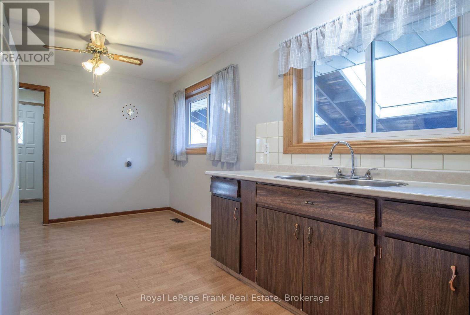 1014 McCullough Drive, Whitby, ON photo 13