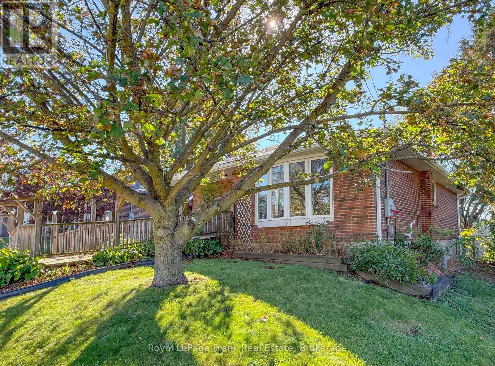 1014 McCullough Drive, Whitby, ON photo 2