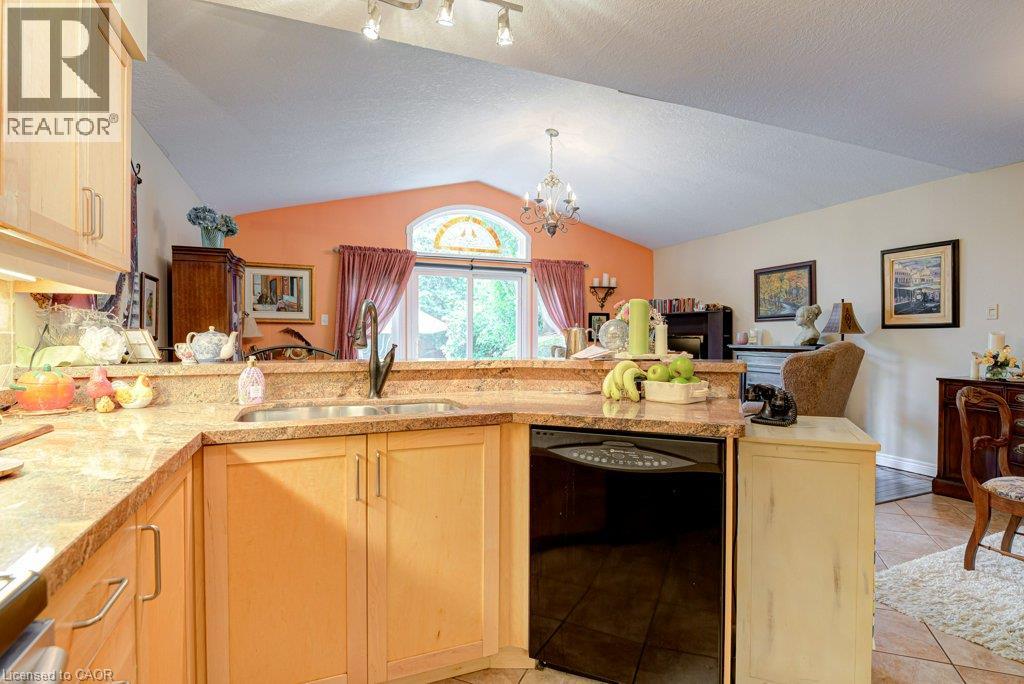 460 Lausanne Crescent — photo 11